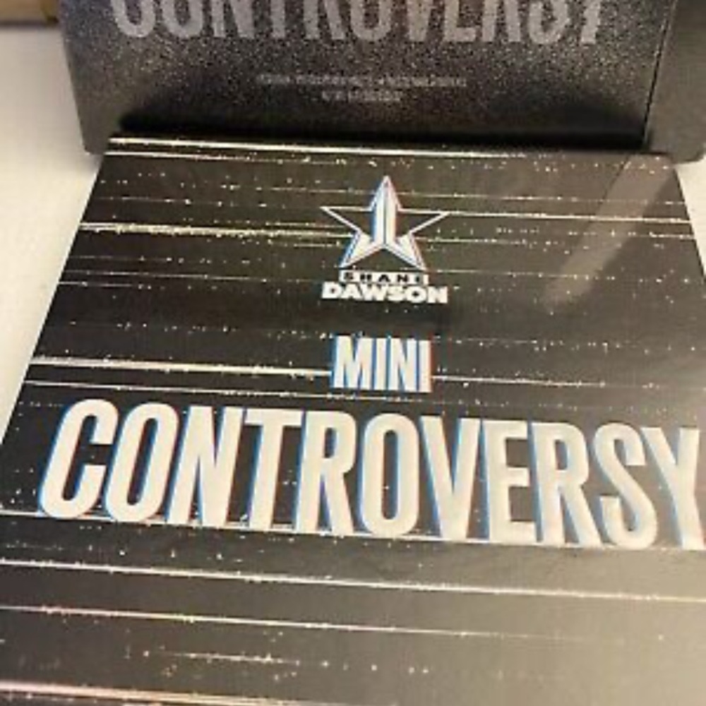 Mini Controversy Eyeshadow Palette - Picture 4 of 4